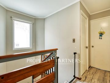 Linda y segura casa en venta, en condominio, Peñalolén