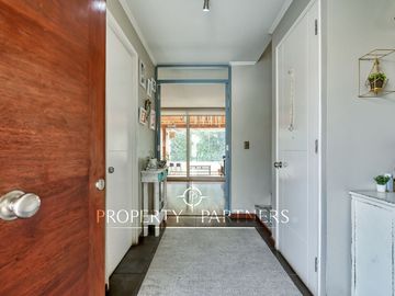 Linda y segura casa en venta, en condominio, Peñalolén