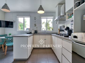 Linda y segura casa en venta, en condominio, Peñalolén