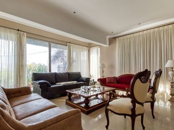 Vende casa amplia hermosa vista en Jardines del Sur