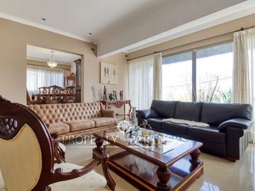 Vende casa amplia hermosa vista en Jardines del Sur