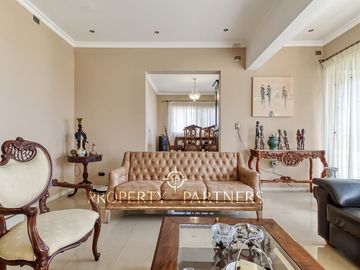 Vende casa amplia hermosa vista en Jardines del Sur