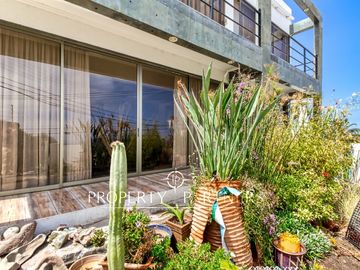 Vende casa amplia hermosa vista en Jardines del Sur