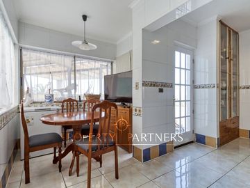 Vende casa amplia hermosa vista en Jardines del Sur