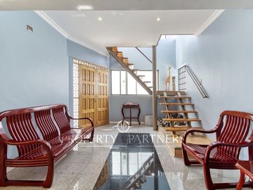 Vende casa amplia hermosa vista en Jardines del Sur