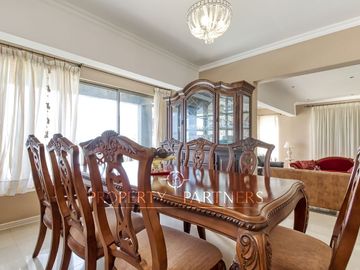 Vende casa amplia hermosa vista en Jardines del Sur