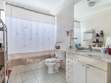 Vende casa amplia hermosa vista en Jardines del Sur