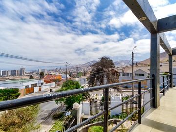 Vende casa amplia hermosa vista en Jardines del Sur