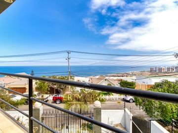 Vende casa amplia hermosa vista en Jardines del Sur
