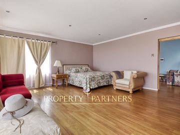 Vende casa amplia hermosa vista en Jardines del Sur