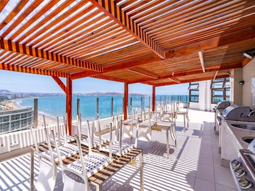 Excepcional Departamento con Vista al Mar en Condominio Jardín del Mar