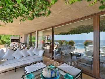 Casa en primera línea frente al mar cerca de Chiringuito Zapallar