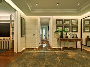 Exclusivo depto remodelado con jardín en parque privado