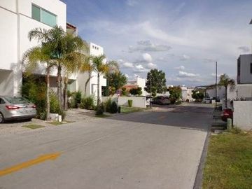 Se Vende Casa en Milenio III, Coto Club Alborada, Alberca, Seguridad 24.7