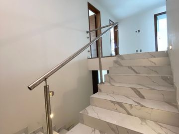 Casa  en Venta remodelada en Residencial Victoria