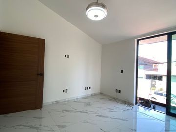 Casa  en Venta remodelada en Residencial Victoria