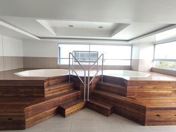 Departamento Moderno con linda vista de 2 Habitaciones cerca a la U Católica - Quito