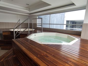 Departamento Moderno con linda vista de 2 Habitaciones cerca a la U Católica - Quito