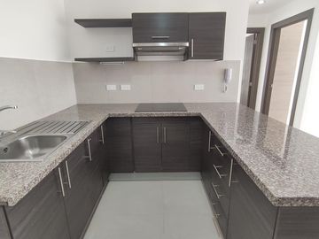Departamento Moderno con linda vista de 2 Habitaciones cerca a la U Católica - Quito