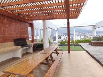 Departamento Moderno con linda vista de 2 Habitaciones cerca a la U Católica - Quito
