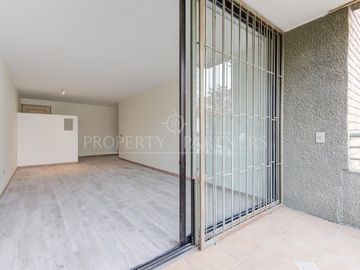 Departamento renovado en barrio residencial El Vergel, ideal inversión, Providencia