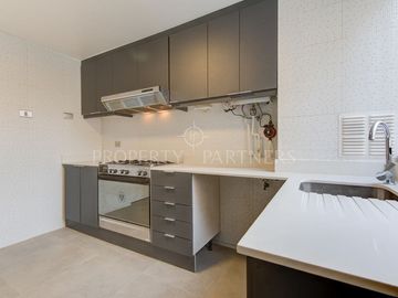 Departamento renovado en barrio residencial El Vergel, ideal inversión, Providencia