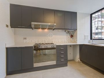 Departamento renovado en barrio residencial El Vergel, ideal inversión, Providencia