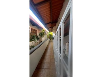 Se vende casa en Brisas del Golf- Piscina