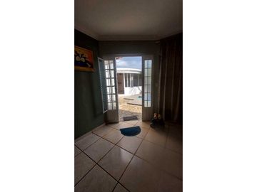 Se vende casa en Brisas del Golf- Piscina