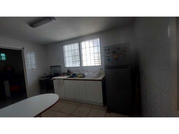 Se vende casa en Brisas del Golf- Piscina