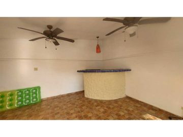 Se vende casa en Brisas del Golf- Piscina