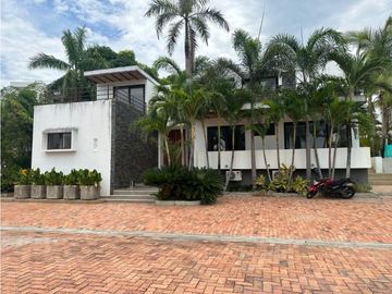 SE VENDE CASA RECIÉN REMODELADA CONDOMINIO EL PEÑÓN GIRARDOT