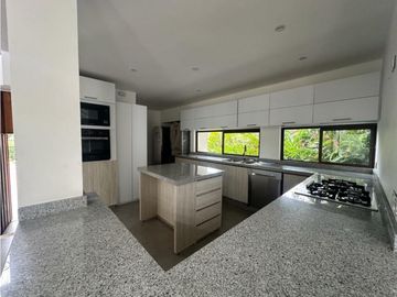 SE VENDE CASA RECIÉN REMODELADA CONDOMINIO EL PEÑÓN GIRARDOT