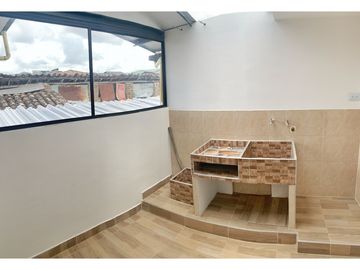 VENDO CASA SOBRE CRA 9 CENTRO (SECTOR COMERCIAL)