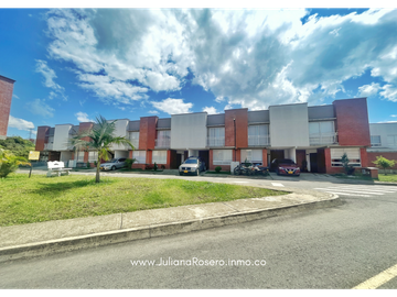 VENDO CASA EN VERSALLES (AMPLIADA Y REMODELADA)