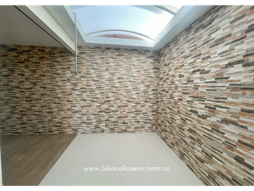 VENDO CASA EN VERSALLES (AMPLIADA Y REMODELADA)