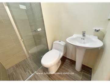 VENDO CASA EN VERSALLES (AMPLIADA Y REMODELADA)