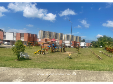VENDO CASA EN VERSALLES (AMPLIADA Y REMODELADA)