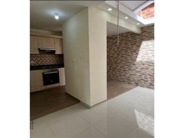 VENDO CASA EN VERSALLES (AMPLIADA Y REMODELADA)
