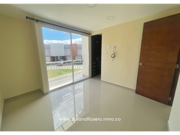 VENDO CASA EN VERSALLES (AMPLIADA Y REMODELADA)