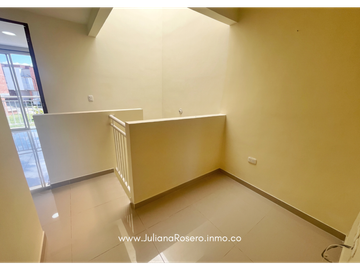 VENDO CASA EN VERSALLES (AMPLIADA Y REMODELADA)