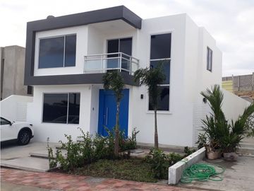 CASA EN VENTA 4 DORMITORIOS EN URB. COSTA AL SUR DE MANTA