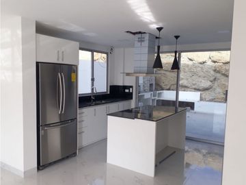 CASA EN VENTA 4 DORMITORIOS EN URB. COSTA AL SUR DE MANTA