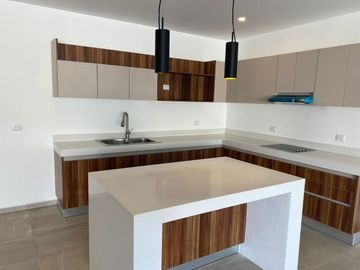 Residencia en venta! privada con amenidades al norte de la ciudad! Conkal!