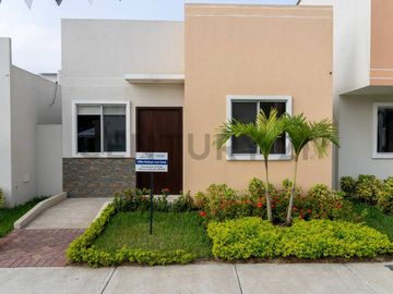 Casas de Estreno en Venta en Urbanización Paseo del Sol, Vía a la Costa