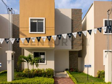 Casas de Estreno en Venta en Urbanización Paseo del Sol, Vía a la Costa