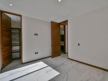 Casa en Venta Puerta Las Lomas (Coto Lagos) con Vista Al Lago
