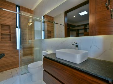 Casa en Venta Puerta Las Lomas (Coto Lagos) con Vista Al Lago