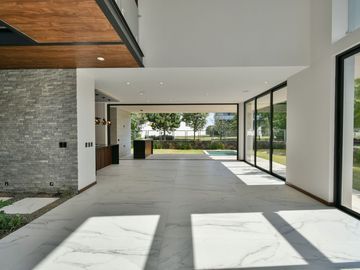 Casa en Venta Puerta Las Lomas (Coto Lagos) con Vista Al Lago