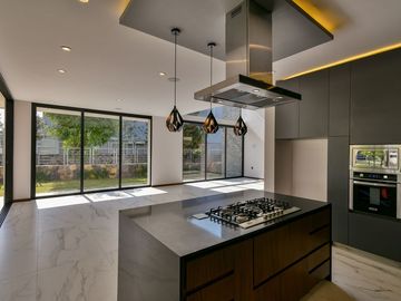 Casa en Venta Puerta Las Lomas (Coto Lagos) con Vista Al Lago